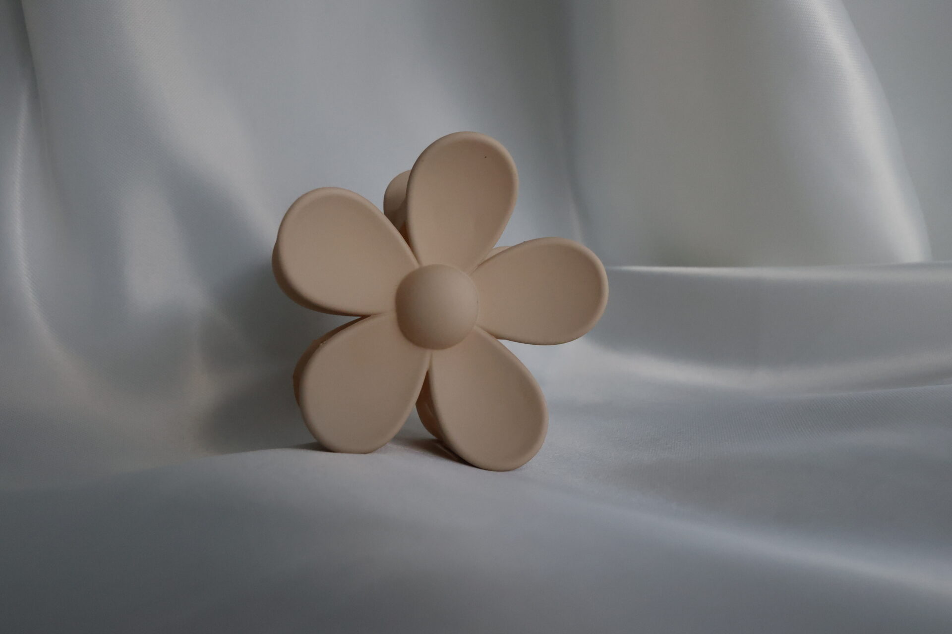 Haarklammer beige Blume