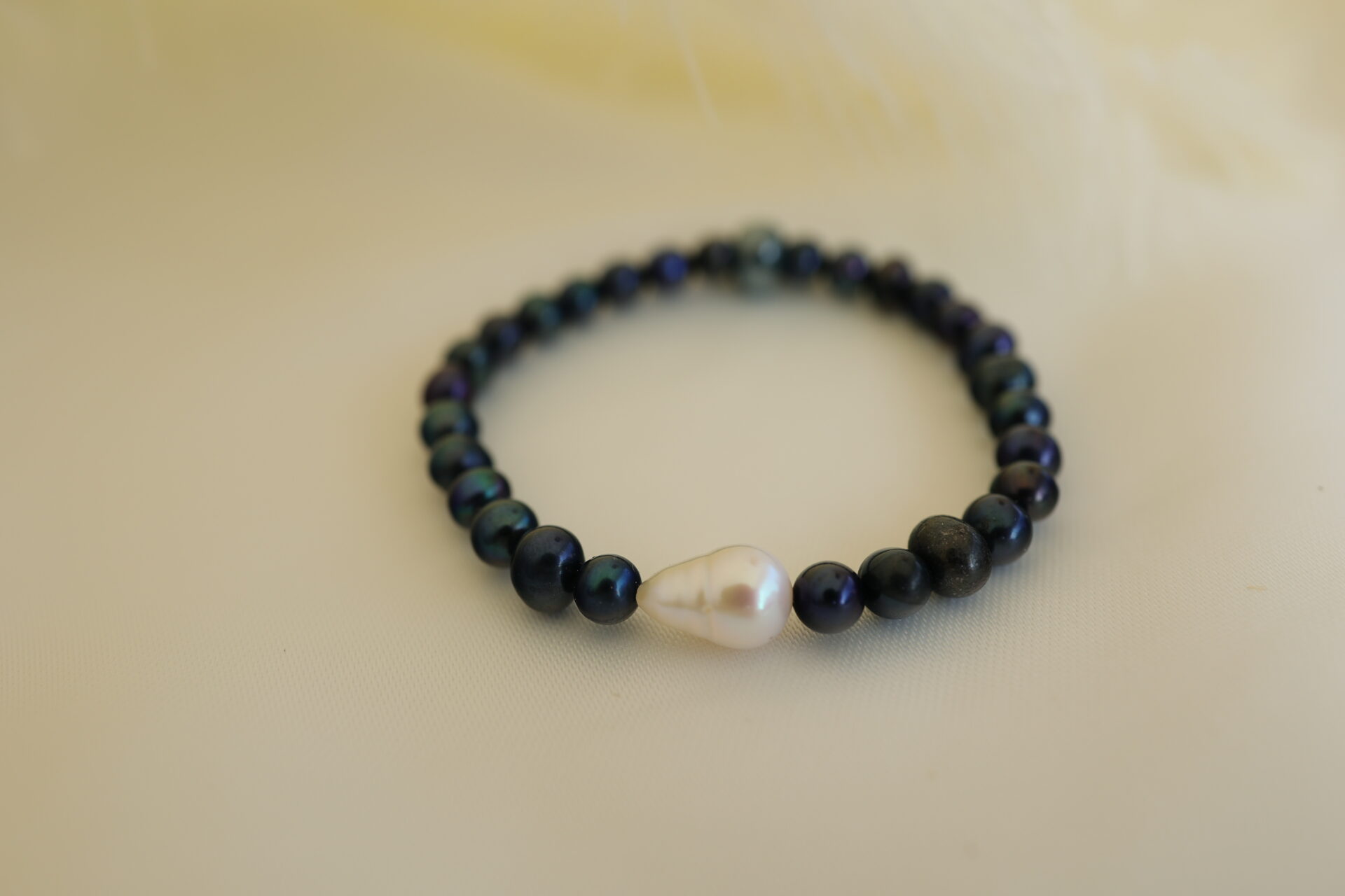 Neith-ikerti Armband