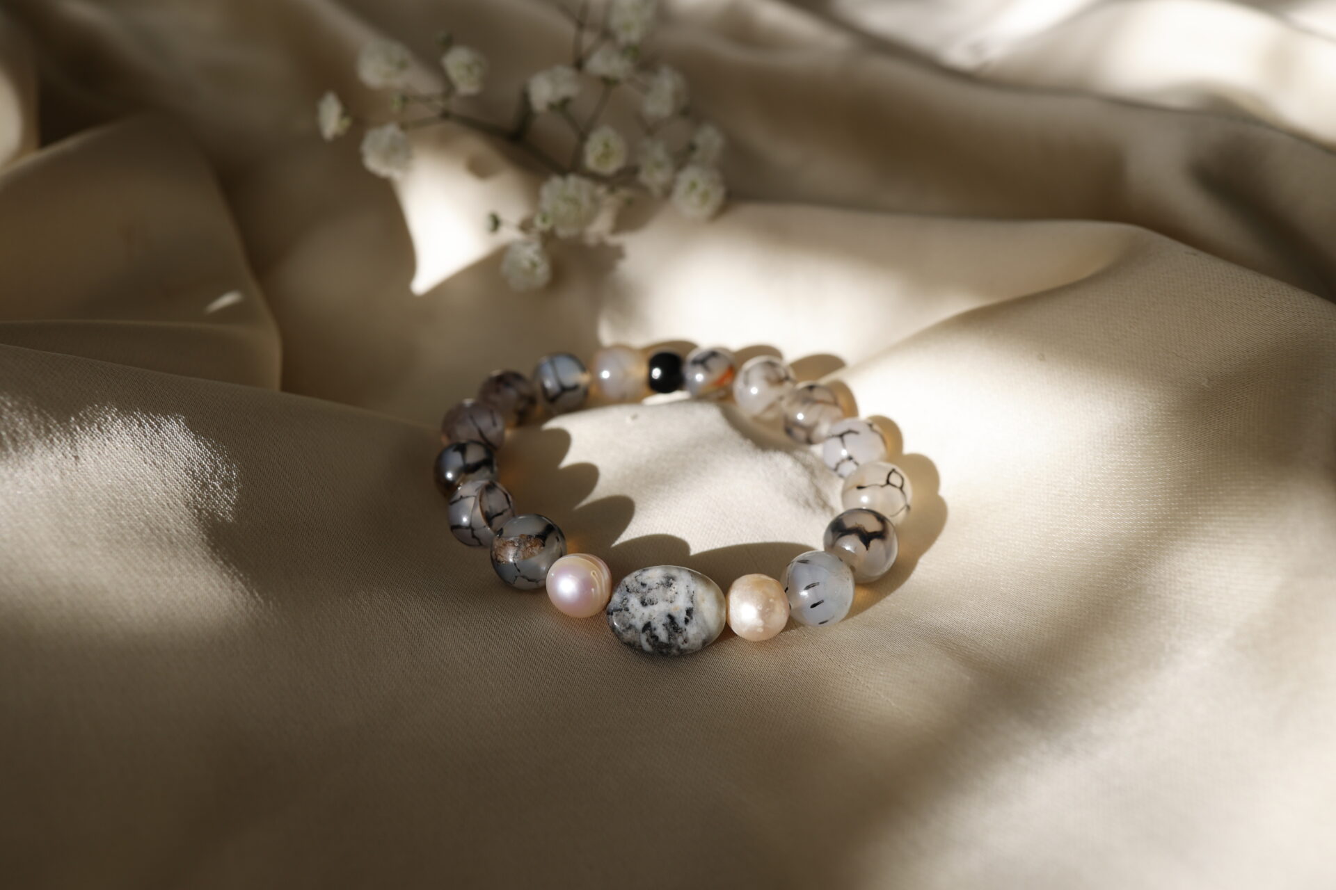 Armband weisses Stein