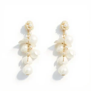 Elegante Hängeohrringe mit Perlenblüten – Weiß/Gold